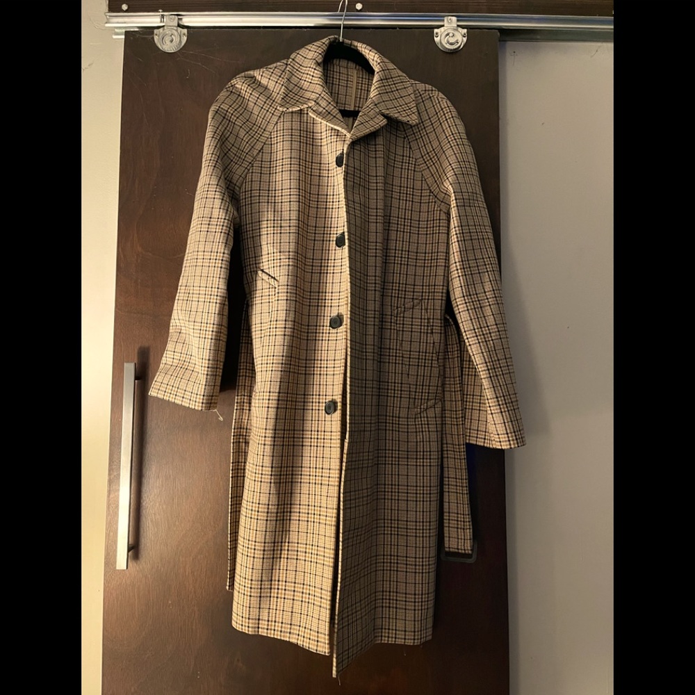 Brand new Sandro Men’s trench coat. Size Medium.